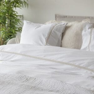 Lees meer over het artikel Dekbedovertrek in wit: tijdloos en fris in elke slaapkamer